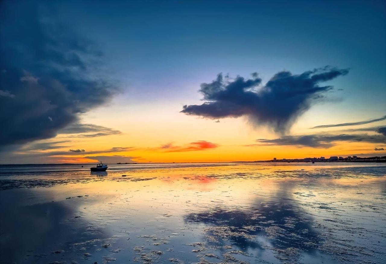 Seafront Suites - Close To Beach, Train Station & Southend Airport Southend-on-Sea Eksteriør bilde