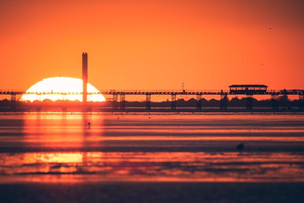 Seafront Suites - Close To Beach, Train Station & Southend Airport Southend-on-Sea Eksteriør bilde