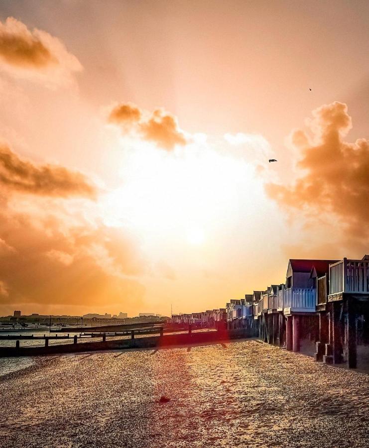 Seafront Suites - Close To Beach, Train Station & Southend Airport Southend-on-Sea Eksteriør bilde